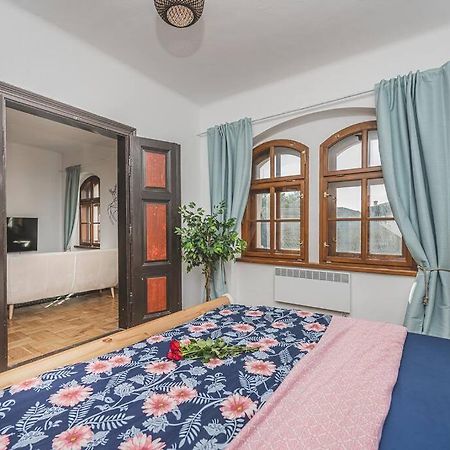 Carolina'S Romantic Apartment Hradec Kralove Ngoại thất bức ảnh