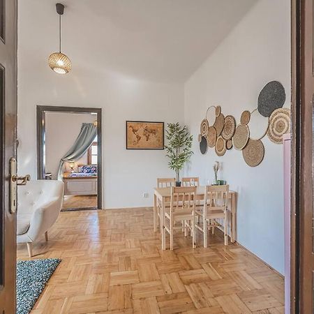 Carolina'S Romantic Apartment Hradec Kralove Ngoại thất bức ảnh