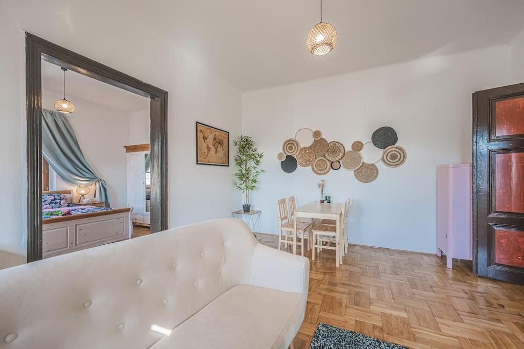 Carolina'S Romantic Apartment Hradec Kralove Ngoại thất bức ảnh