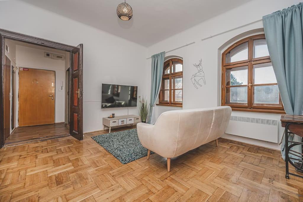Carolina'S Romantic Apartment Hradec Kralove Ngoại thất bức ảnh